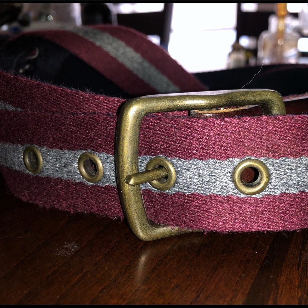 American eagle men’s belt maroon and gray
